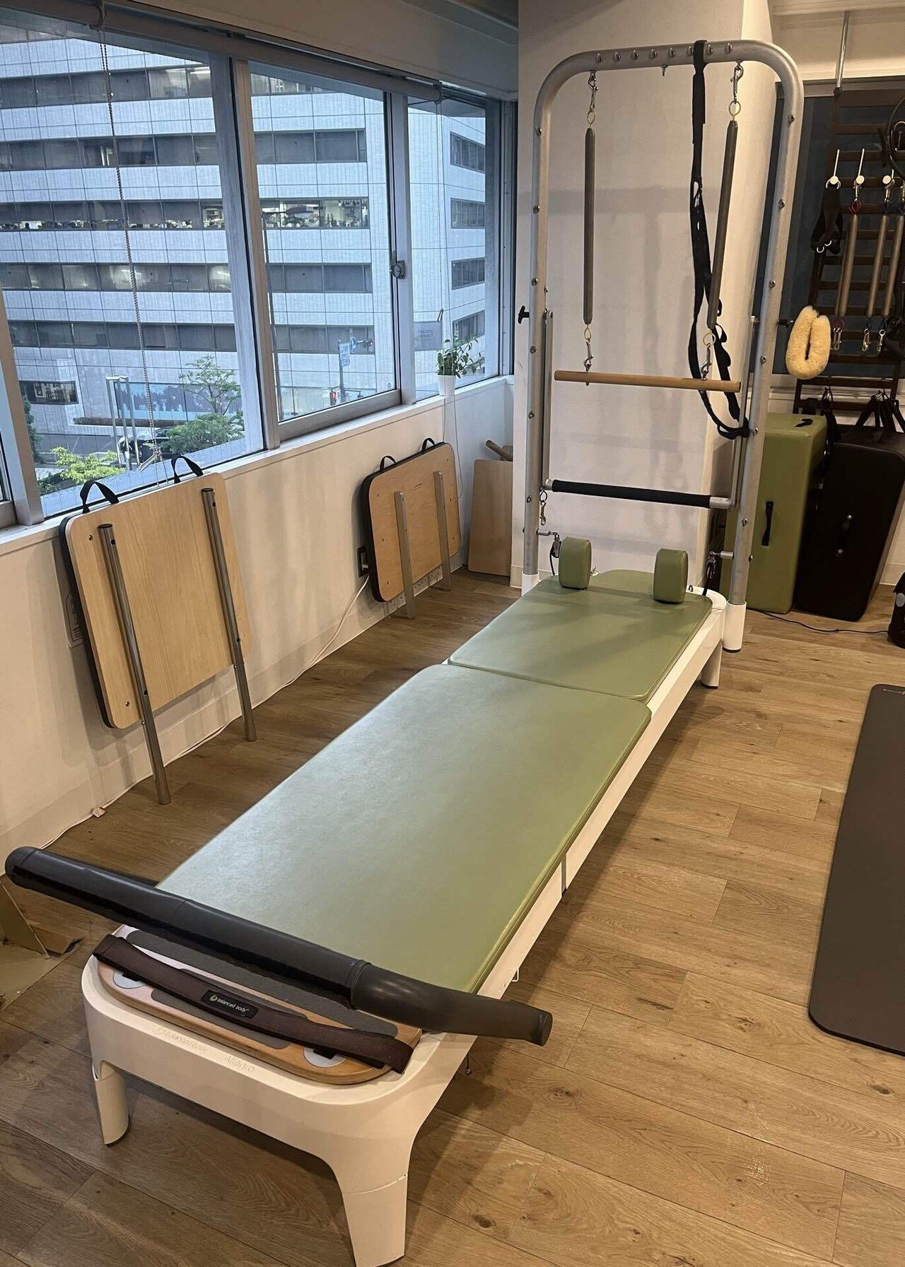 ピラティスマシン紹介〈キャデラック・タワー〉｜株式会社SPARX