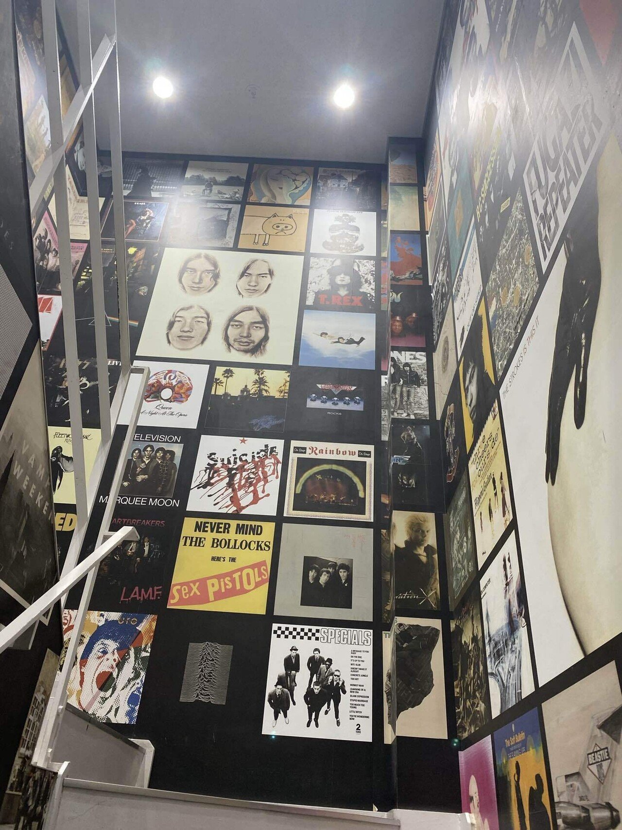 巨大CD屋の魅惑｜ヴァジュラ𝔦𝔡