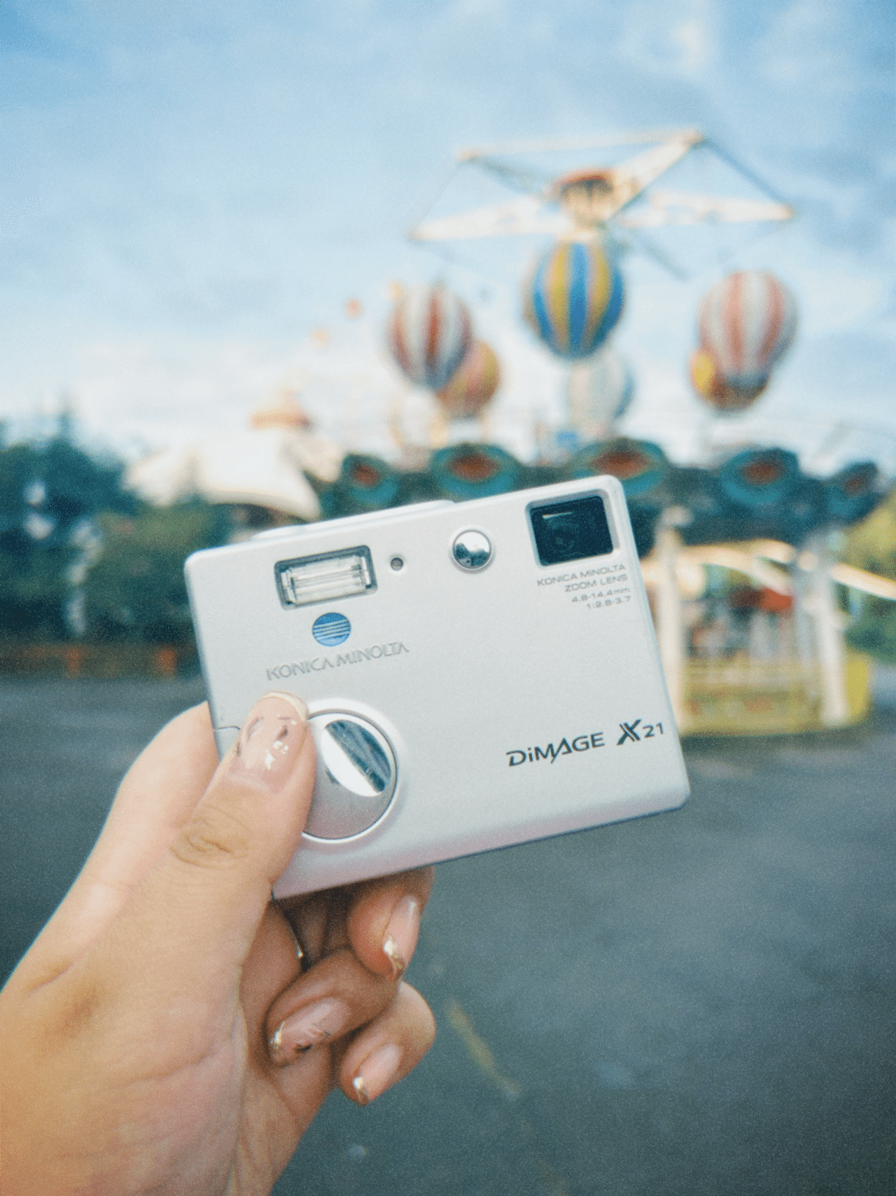 【美品】Konica Q-M200　CCD211万画素　オールドデジカメ コニカ、電動レンズカバー付きの211万画素デジタルカメラ