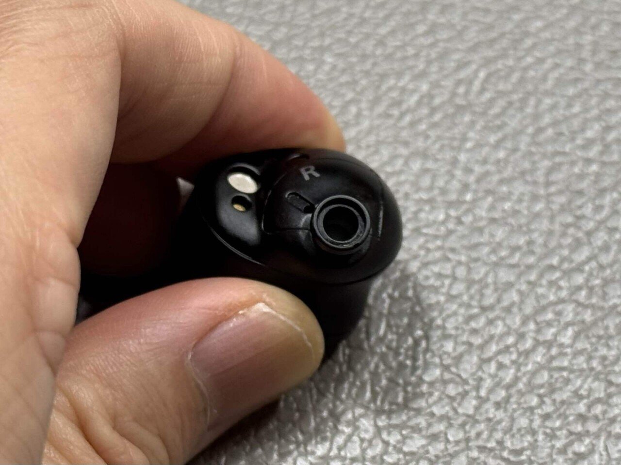 Technics EAH-AZ80の左側だけ音量が小さくなる不具合を清掃で解決した