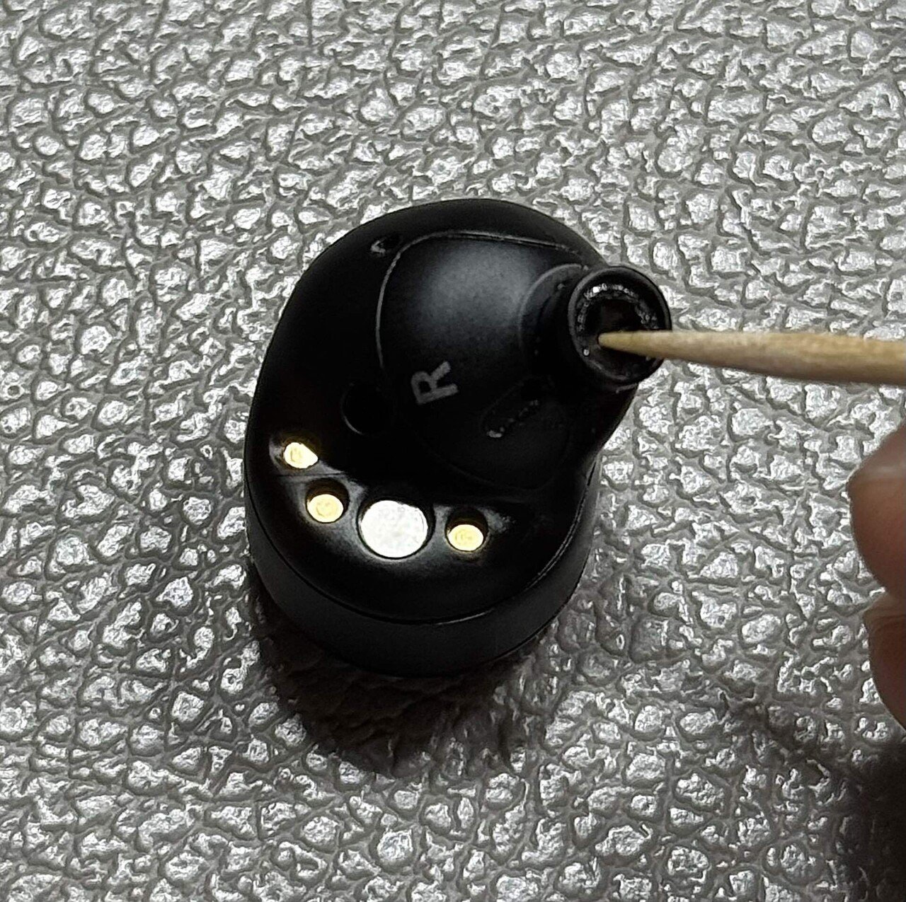 【難有り】Technics AZ80 (右耳の音量が極端に小さい) Technics EAH-AZ80の左側だけ音量が小さくなる不具合を清掃で解決した