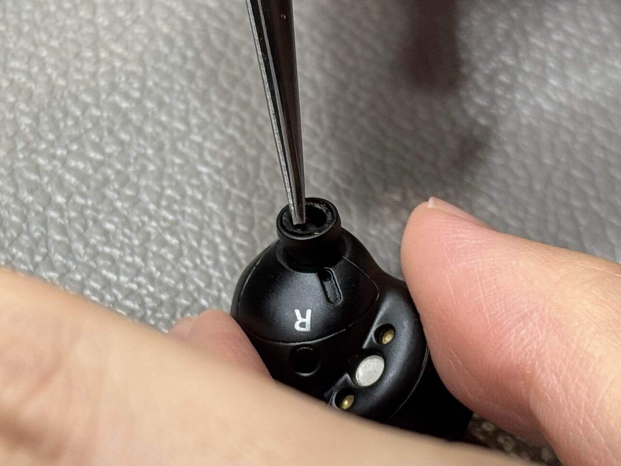 Technics EAH-AZ80の左側だけ音量が小さくなる不具合を清掃で解決した