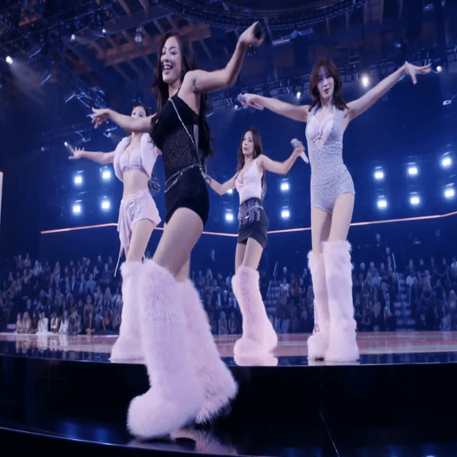 TWICE💗Victoria's Secretのランウェイで魅せた“自信と優雅さ”― K-POP