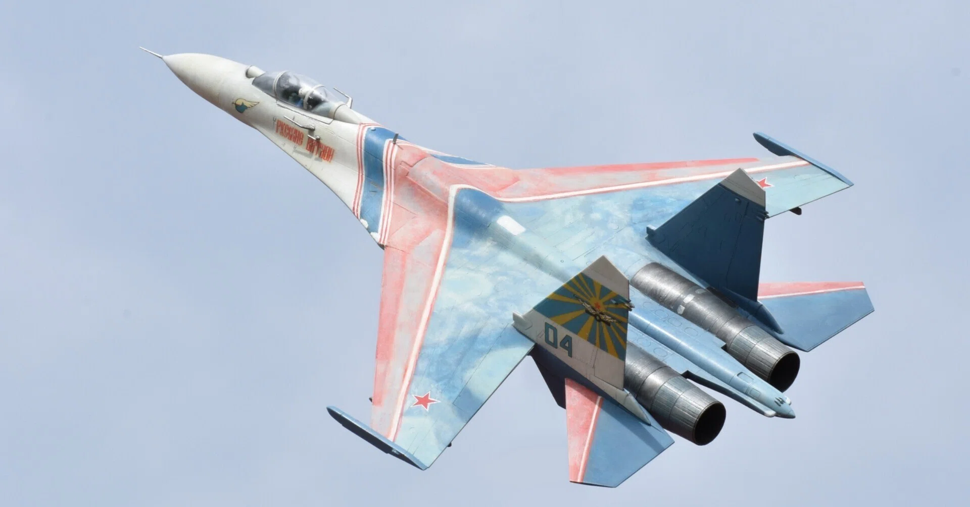 アクロバット機なのに汚し塗装？（ロシアンナイツ Su-27フランカー