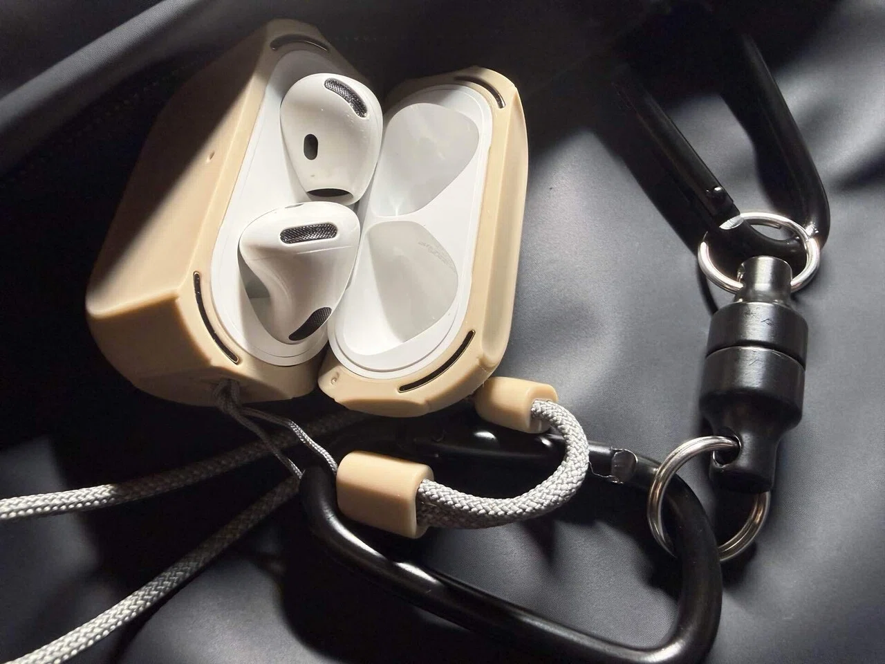 AirPods4生活での、カラビナ選び｜Kazuhiko
