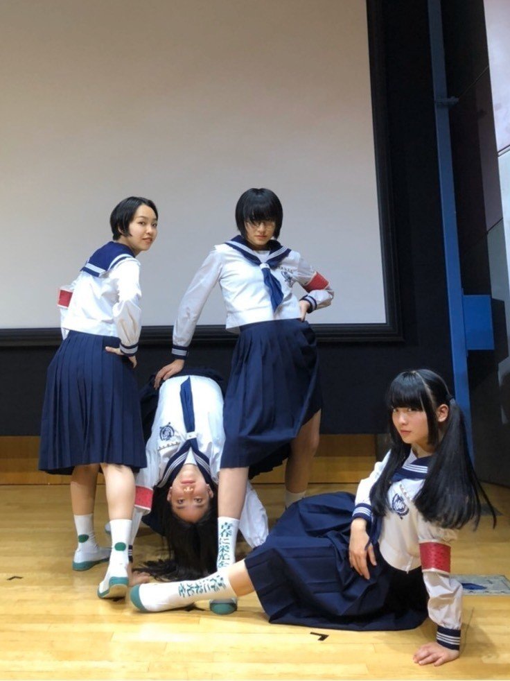 はみ出し靴下の歴史｜ATARASHII GAKKO! - 新しい学校のリーダーズ