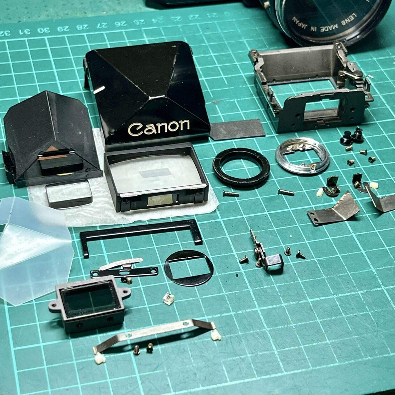 Canon F1 アイレベルファインダーを分解清掃してみる｜ホワイトカメラ