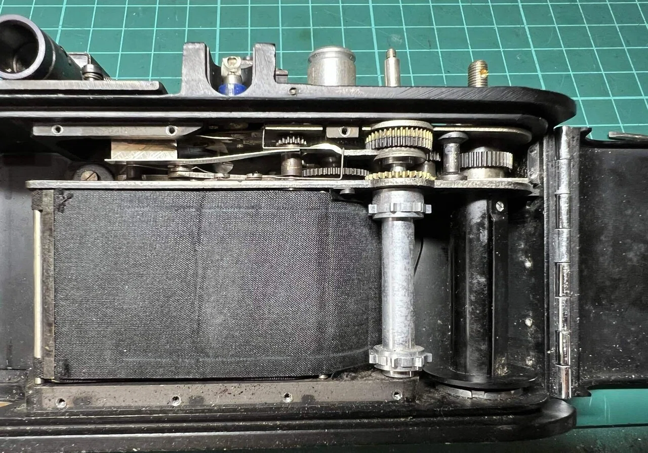 minolta-35 model Ⅱ の分解と清掃と幕交換｜ホワイトカメラ