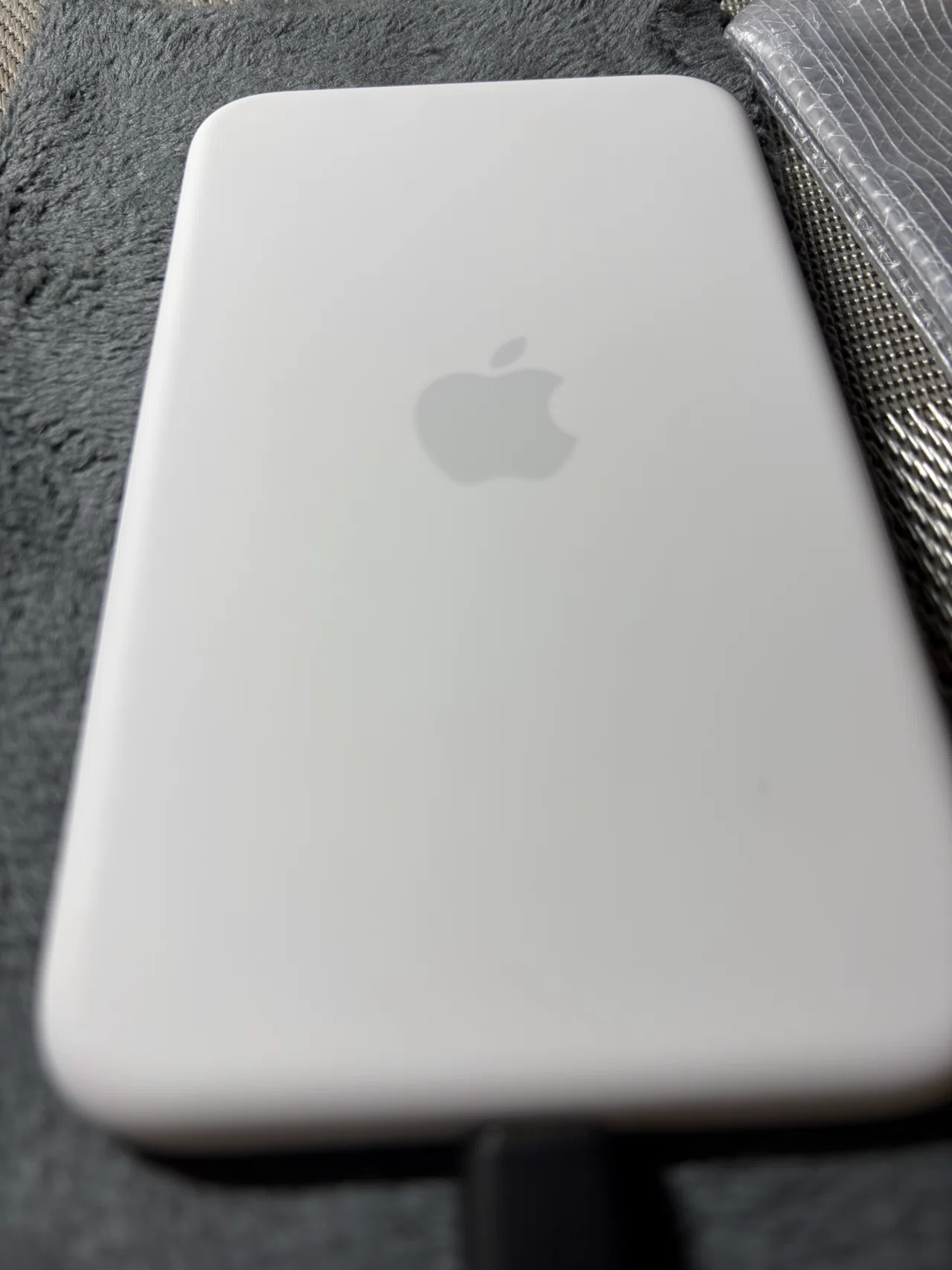 iPhone Air専用MagSafeバッテリーは、なぜ高いのか─ それは、iPhone