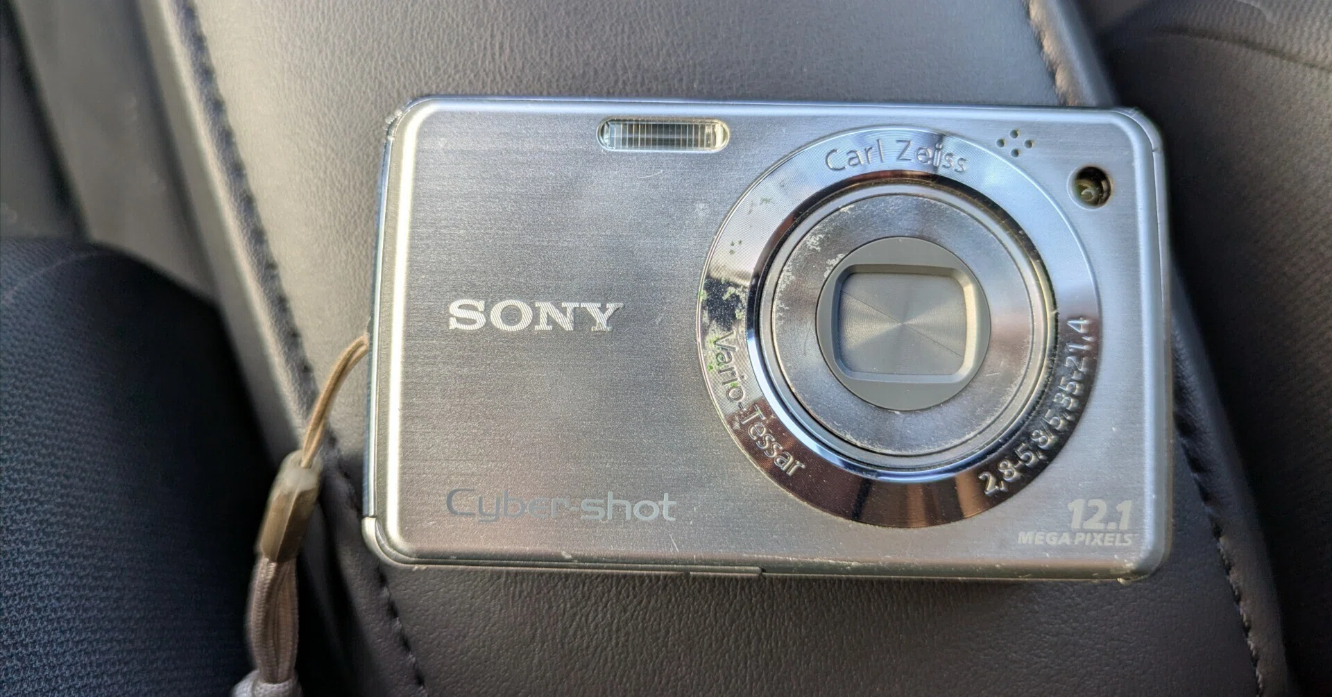 SONYのオールドコンデジも面白いよ｜オレソト/あした俺は外に出る