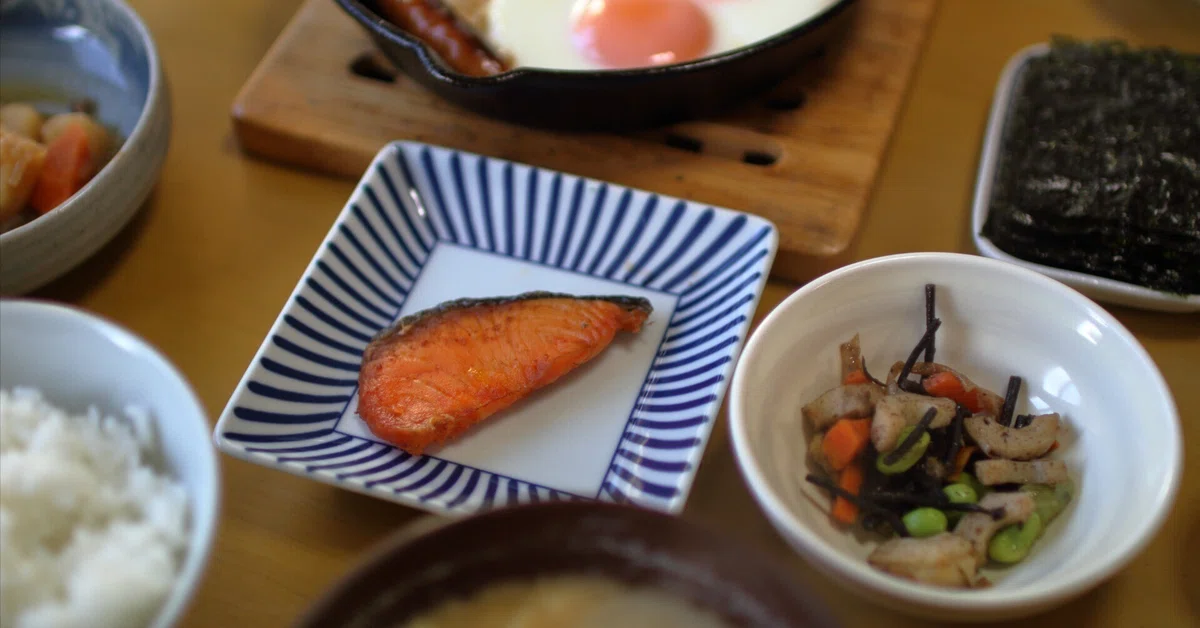 Square Small Plate and Hijiki Breakfast｜ぶん屋