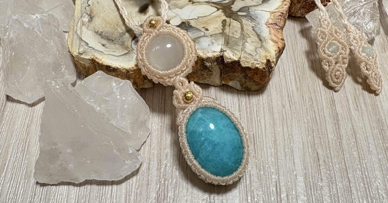 作品No.3 石を連結させたネックレス｜晶(あき)