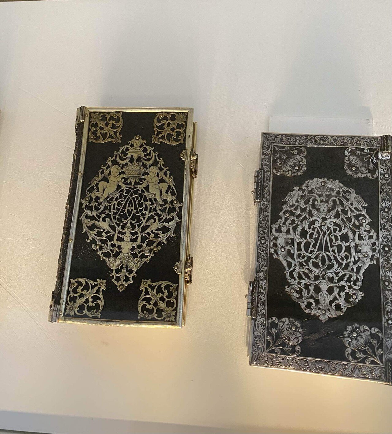 昔の時代の本の装飾 ｜Harmonious days