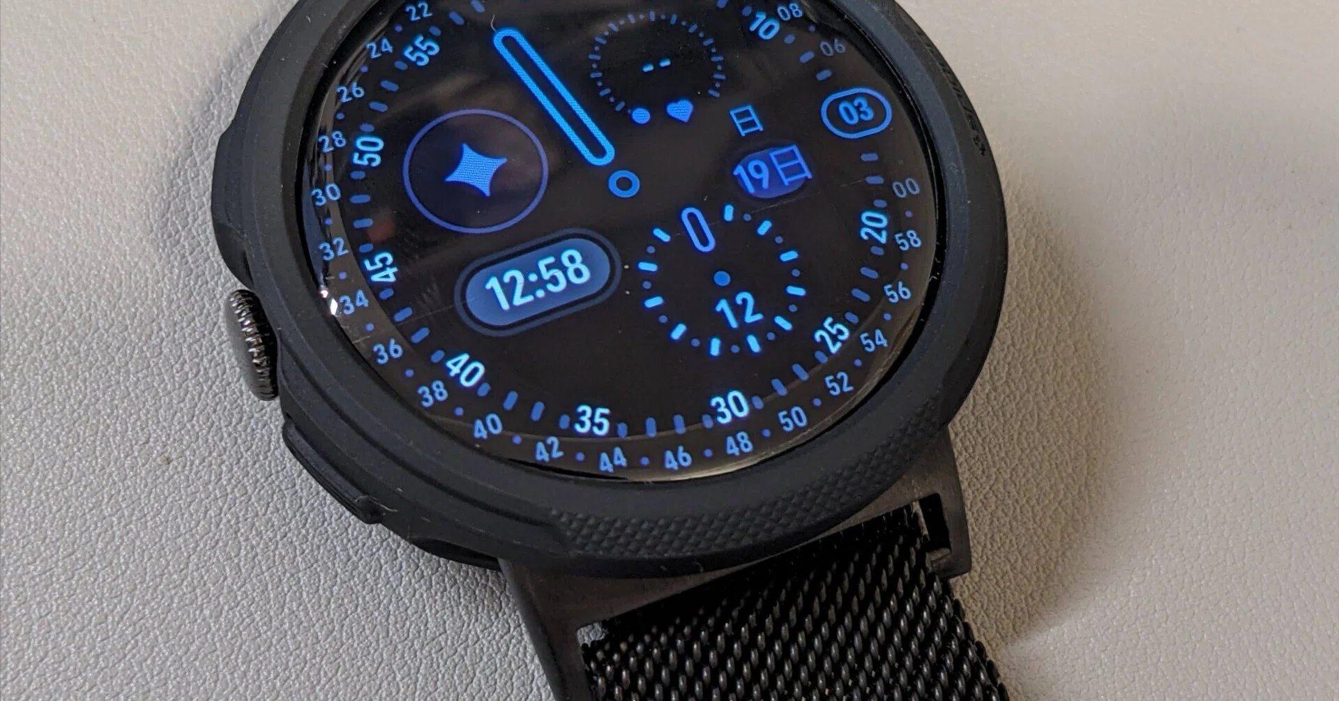 Pixel Watch4に買った画面保護フィルムとステンレスメッシュバンド 