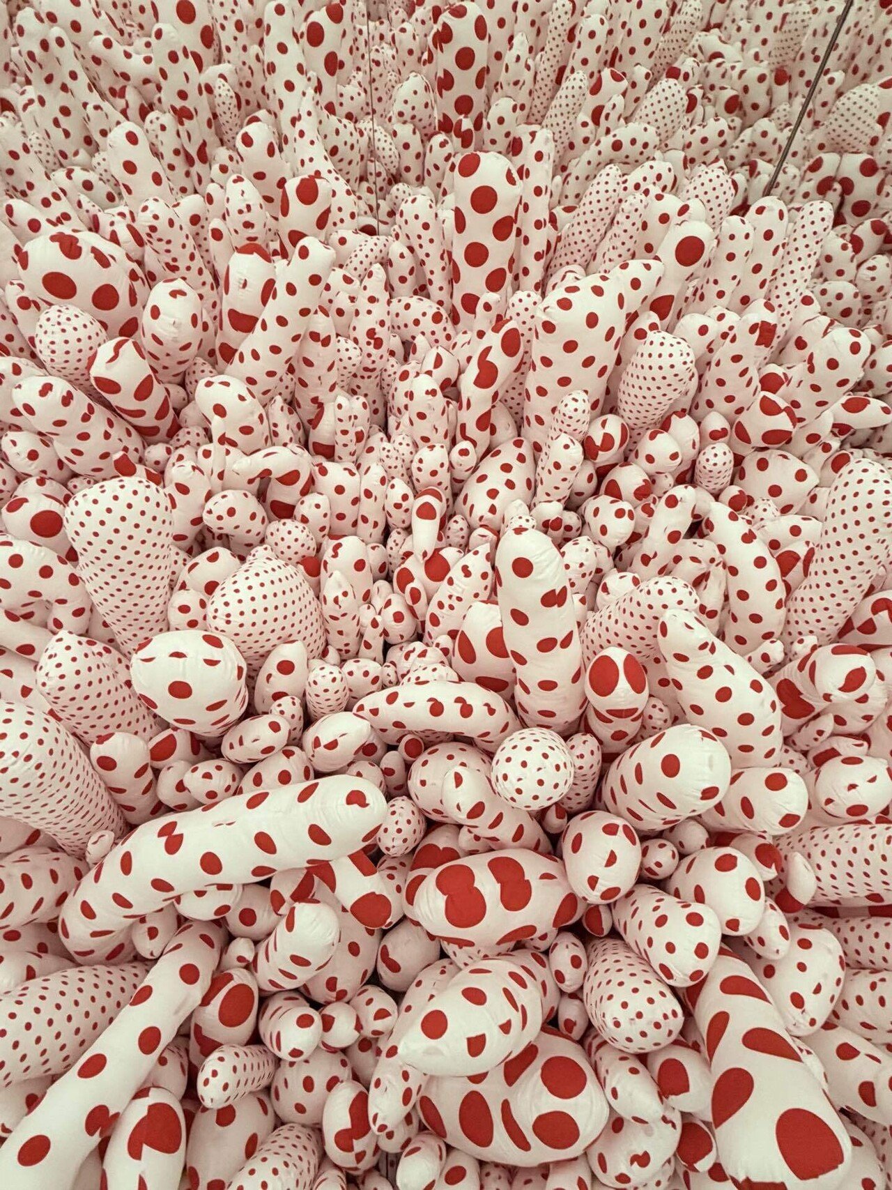 草間弥生　ヴィクトリア・ミロギャラリー個展 芸術の秋 in 大阪｜草間弥生展@Espaseルイヴィトン｜ノコ＠リタイア