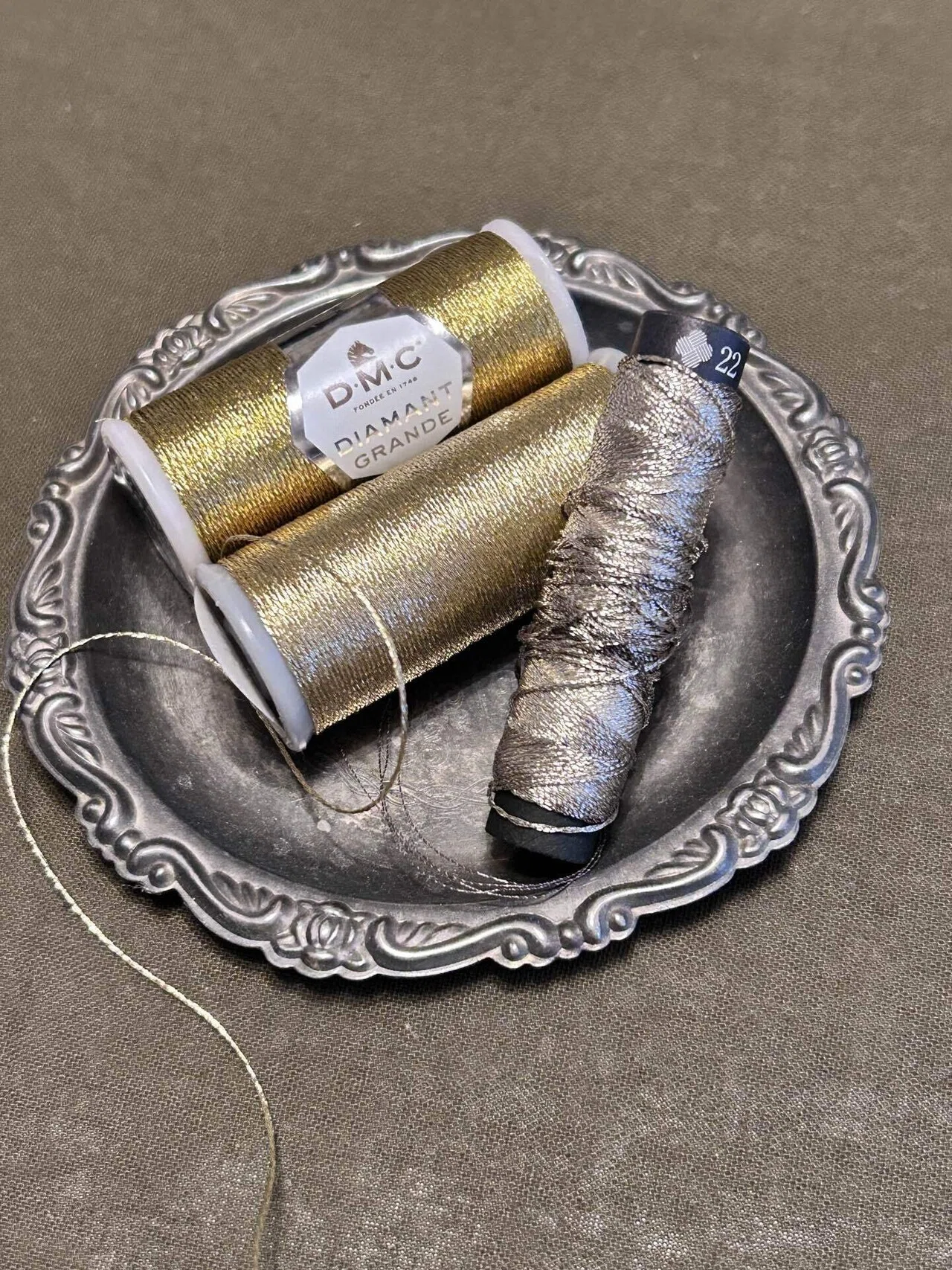 刺繍】Noëlの刺繍─挫折しない金の糸、銀の糸｜刺繍デザイナー 福田彩
