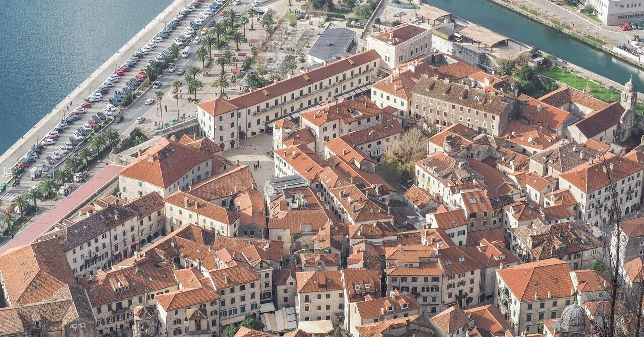 [Montenegro] Climbing the Fortress in Kotor, the City of Cats - Day 74 ...