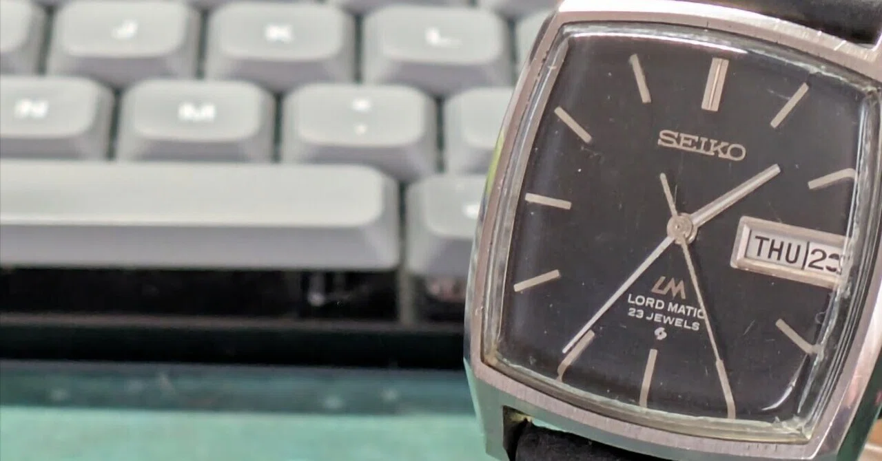 No.351 | Seiko | 5606-5000 | 妙な割れ方をしている風防の時計｜と
