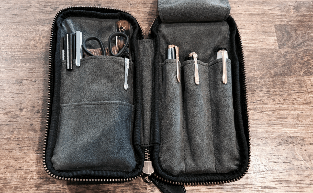 栃木レザーの深まる艶|&Liebe(アンドリーベ)ペンケースのエイジング 栃木レザーの深まる艶|&Liebe(アンドリーベ)ペンケースのエイジング