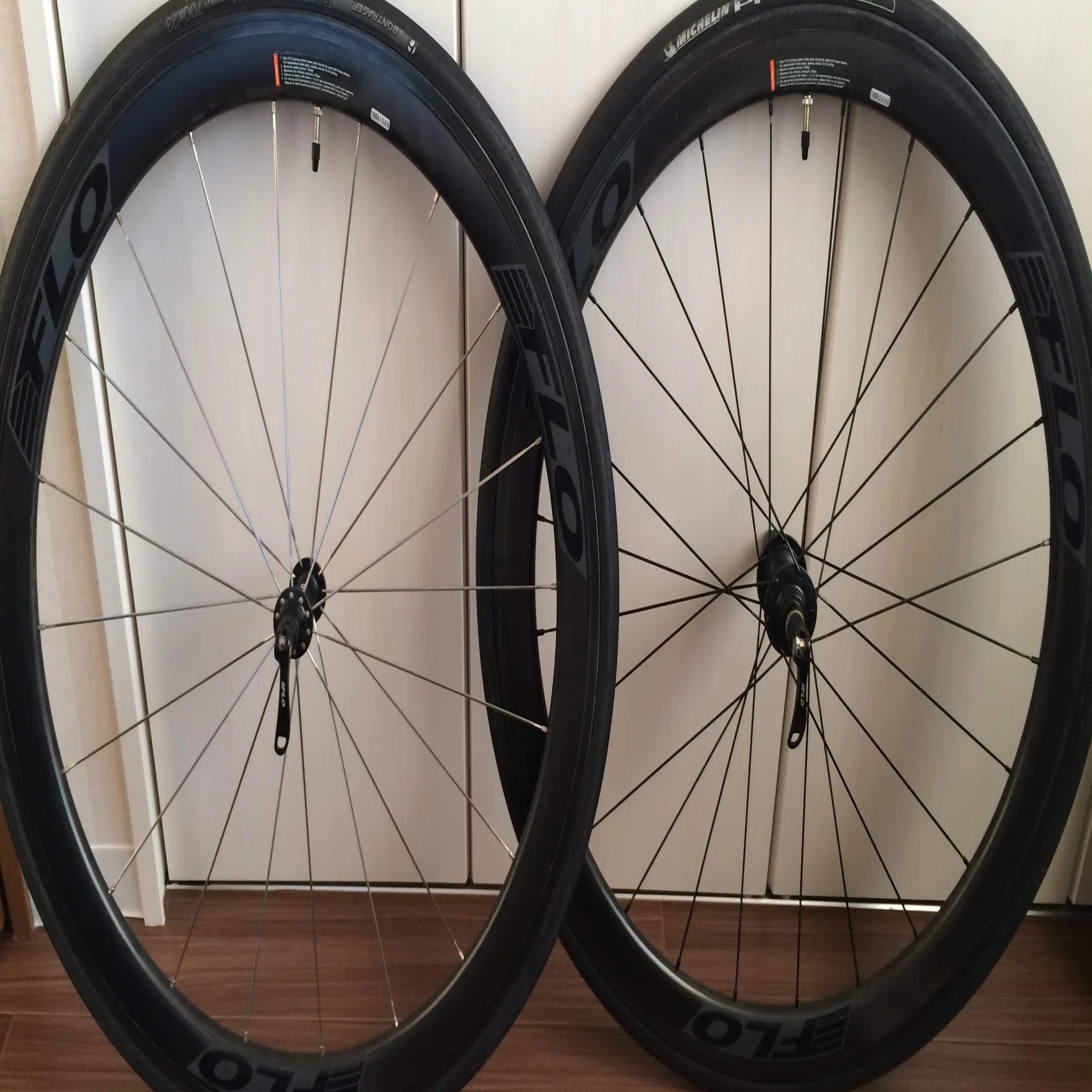 ロードバイク：FLO cycling カーボンディープリムホイールの 