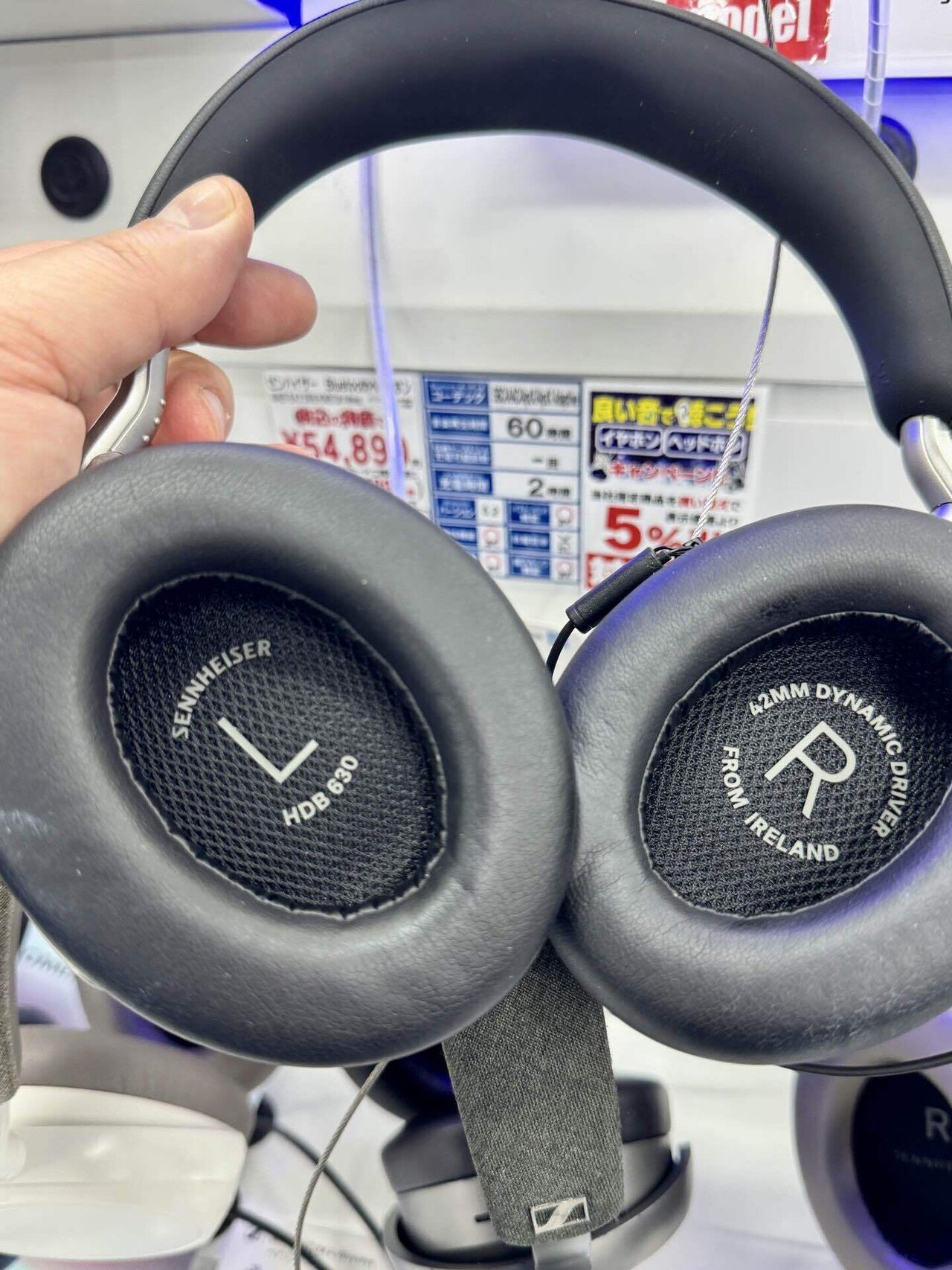 静寂に宿る、音の余裕。聴くたびに、余裕が深まる。SENNHEISER HDB630