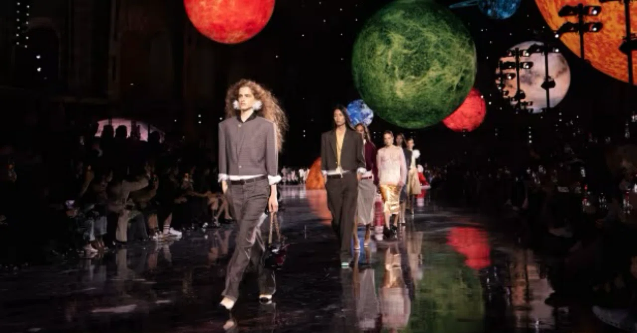 星をまとう、ということ― シャネル 2026春夏コレクションが描いた“宇宙 