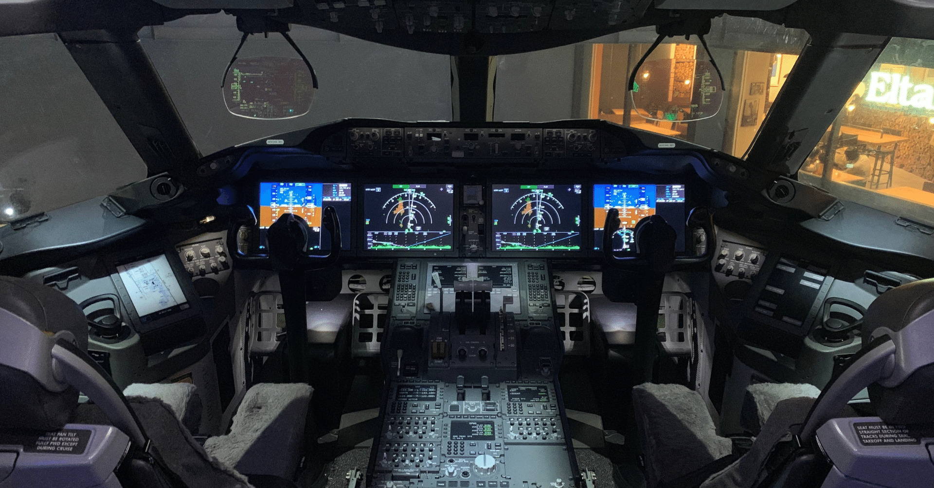 ANA JA8357 操縦桿 本物 操縦桿の重さ体験できるANAパイロット体験