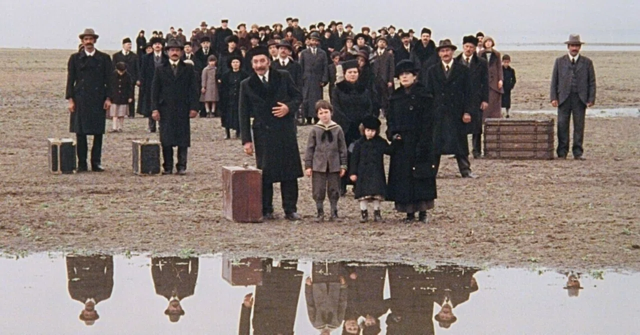 映画『エレニの旅』の鮮烈な映像は、シナリオでどう書かれていたのか