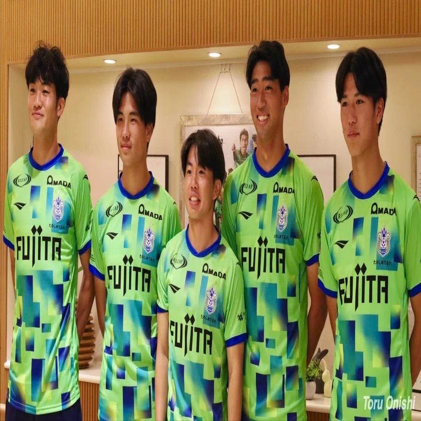 湘南ベルマーレの5選手が高齢者介護施設を訪問、入居者と交流｜SHONANBOOK