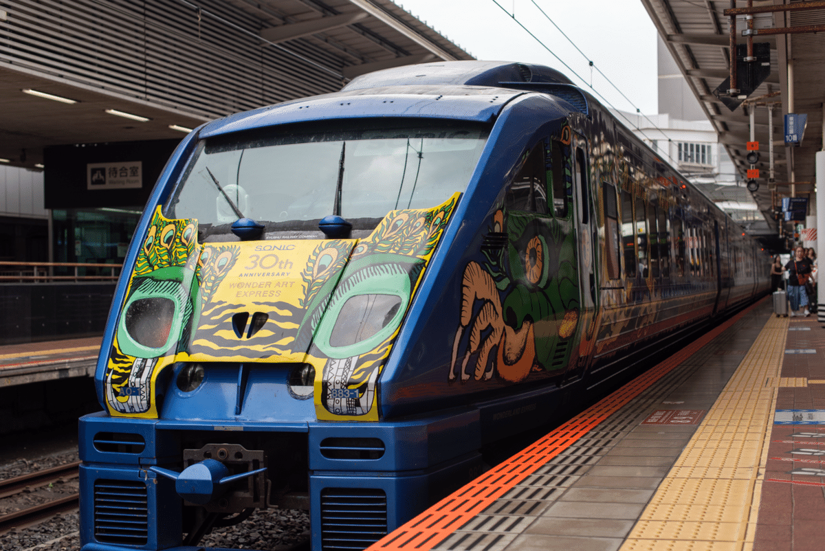 セ*ル様 883系 ソニック JR九州 🌊 青の衝撃 ― JR九州883系ソニックが描いた未来図― デザインと