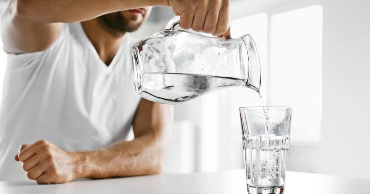 最新｜適切な水分補給が老化を遅らせ、病気を防ぐ