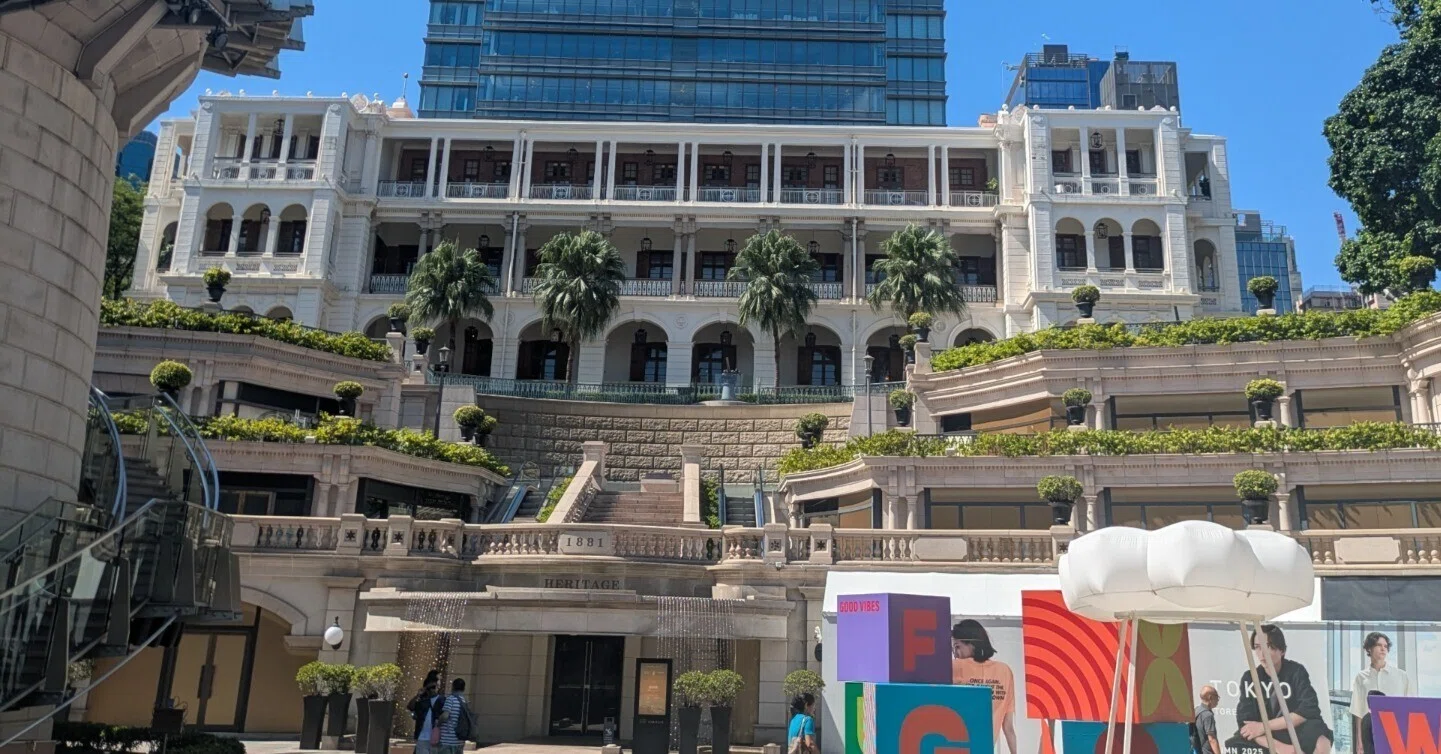香港日帰り1人旅記録～ジャッキーチェン巡りからお土産と雲吞麵～｜もつ子
