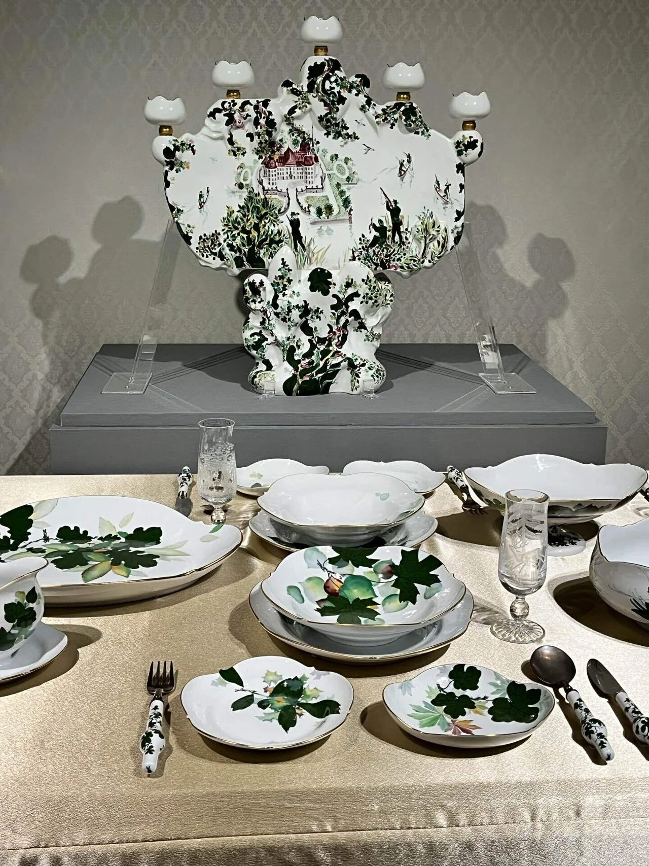 Stories Painted by Master Heinz Werner: Contemporary Meissen 