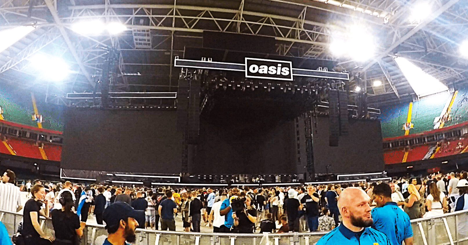 25/7/4】Oasis再結成ライブを世界最速で見てきた@カーディフ｜public