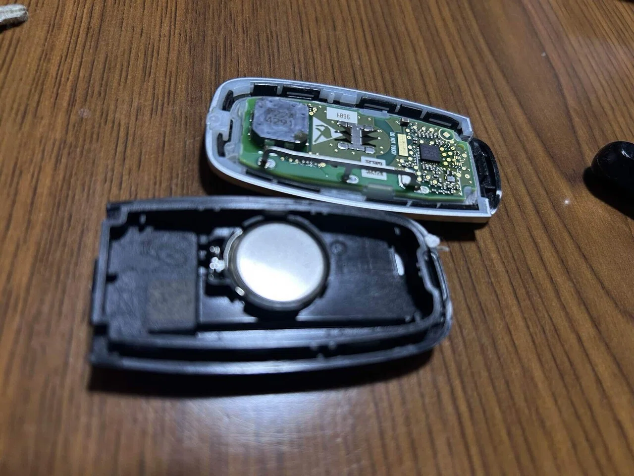 車のリモコンキーの電池交換をした｜SuzukenSambar