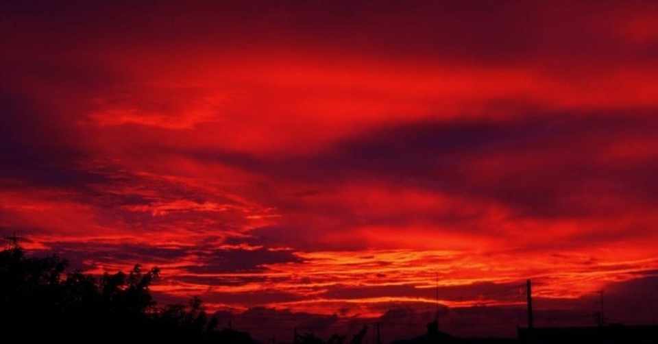 不思議体験 真っ赤な空 Orangyの変なログ日記 人生相談乗ります Note