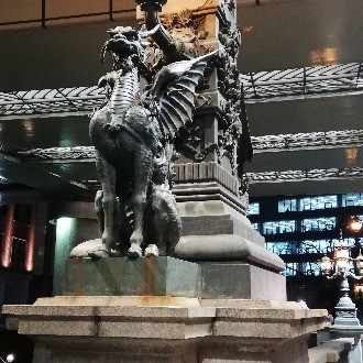 今日 一人の利用者さんが巣だっていった 僕が入職した同じ時期に入った方で お互いに同期のような感覚だった 正直 前途洋々とはいえない門出の中 去り際に 頑張ります と明るい笑顔 その笑顔を S Watanabe Note