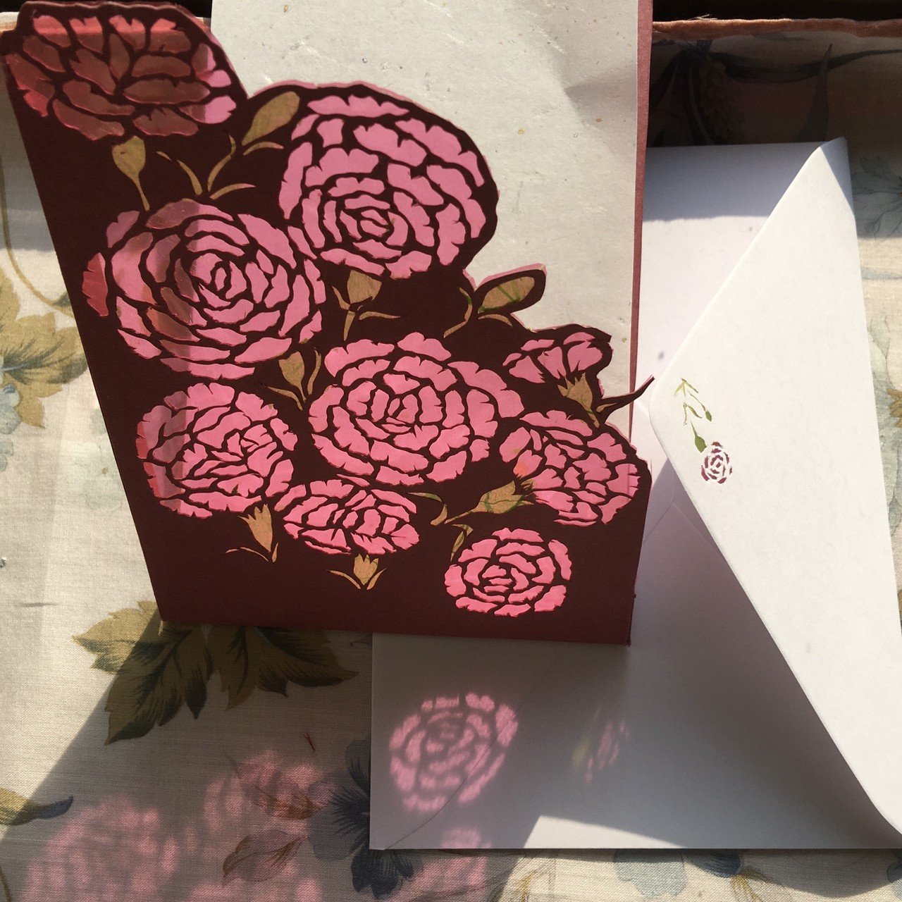 切り絵アート 母の日 カーネーションの花束に添えて Frau Schnitt Note 切り絵アート 母の日 カーネーションの花束に添えて Frau Schnitt Note