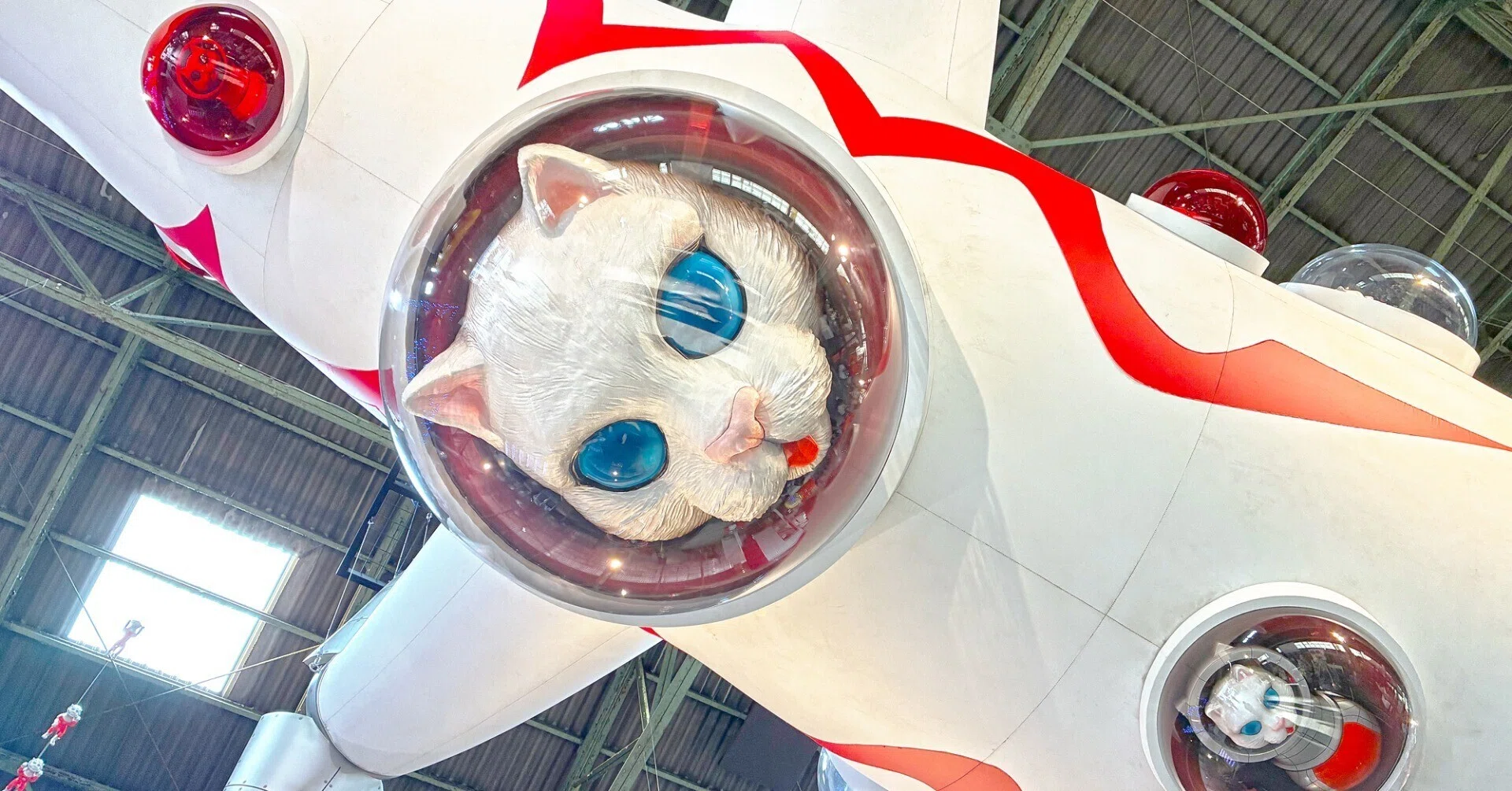 ヤノベケンジ展】大阪・北加賀屋の巨大アート収蔵庫「MASK」で宇宙猫
