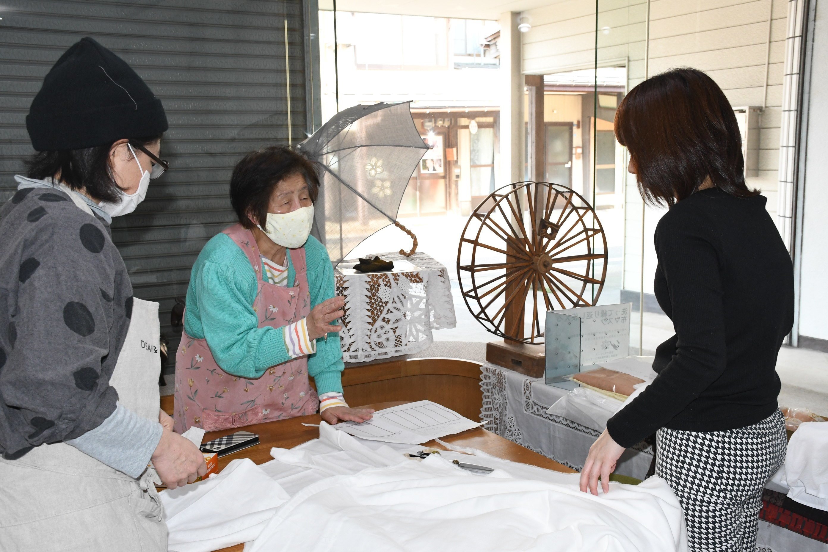 上越タイムス創刊30年 地域を守る 産業編 8 伝統産業 内職から派生 伝統の手工芸 東京に販路求め活路 吉田バテンレース 株式会社上越タイムス社 Note 上越タイムス創刊30年 地域を守る 産業編 8 伝統産業 内職から派生 伝統の手工芸 東京に販路求め活路 吉田バテンレース 株式会社上越タイムス社 Note