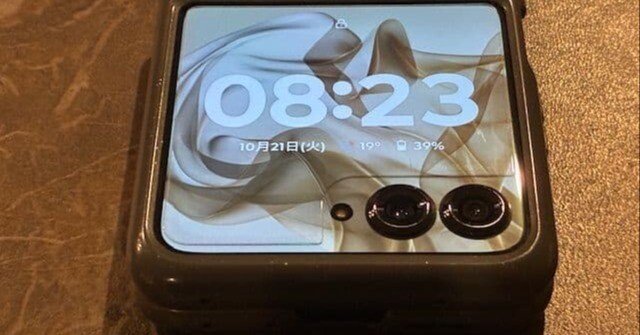 本日見つけた掘り出しモン!】大容量512GBのMotorola razr 50 SIMフリー