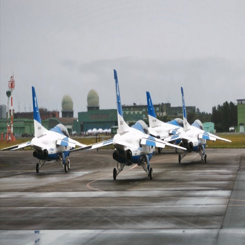 オールドコンデジ 400万画素で撮るブルーインパルス｜徒然日和