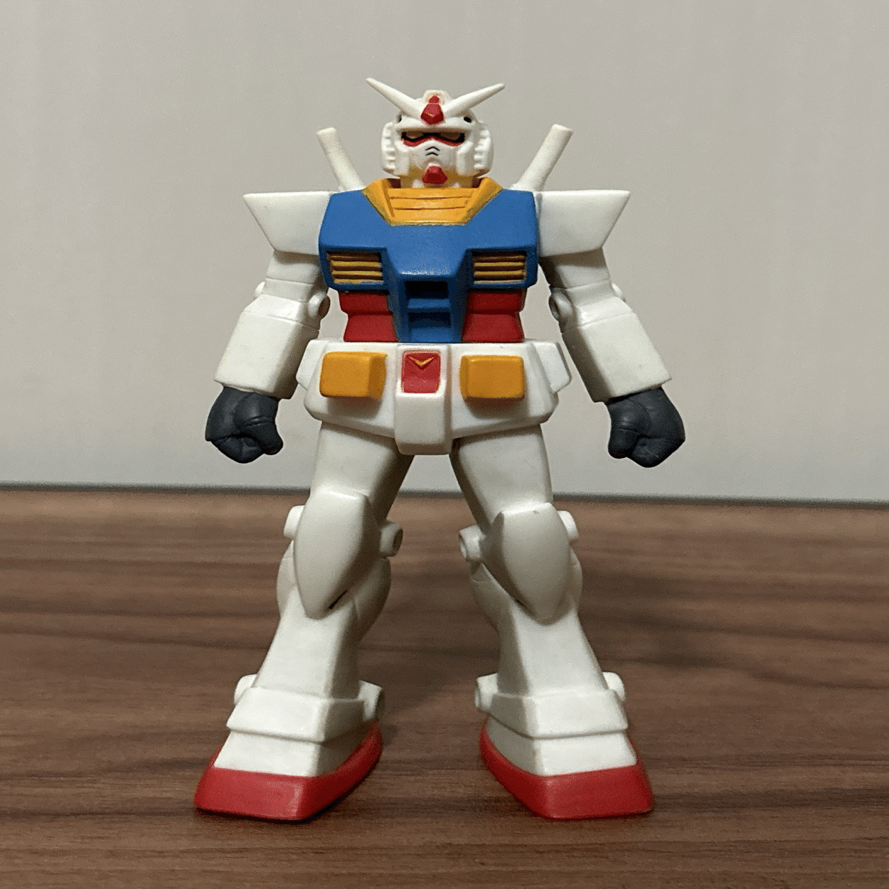 プラモとは違うのだよ！】ソフビスーツガンダム レビュー‼️｜自由な