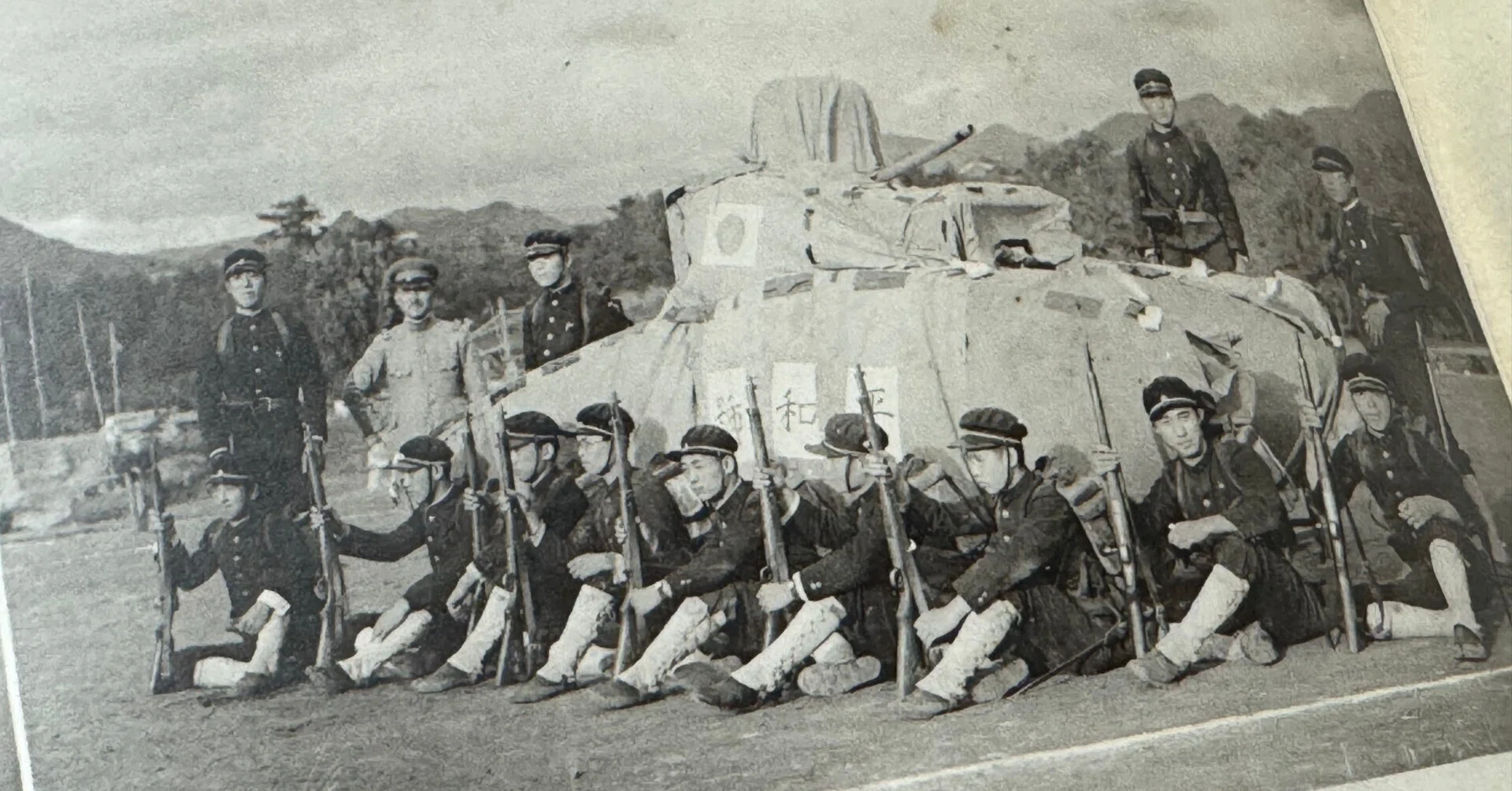 1934（昭和9）年3月卒業生の長野県小県蚕業学校卒業記念写真より、学生