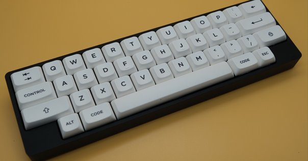 キーボード minipeg48 48キーのコンパクトキーボード自作キット「minipeg48」が入荷