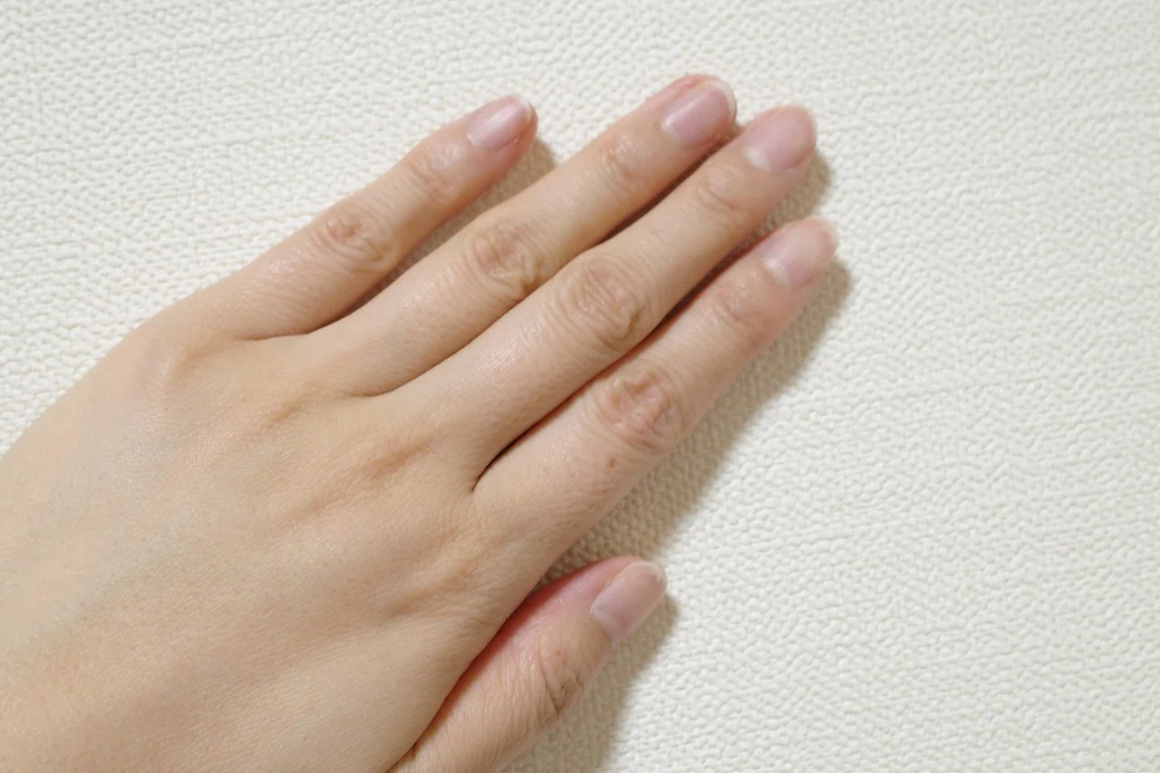 いい女は機嫌のいい女 手をキレイに見せる 配色提案 コノハ オノチハル 写真と言葉 Note いい女は機嫌のいい女 手をキレイに見せる 配色提案 コノハ オノチハル 写真と言葉 Note