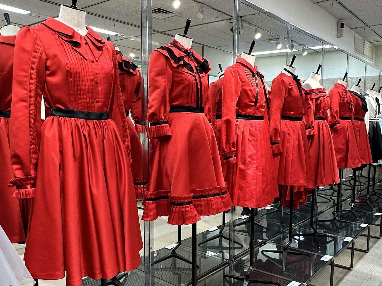 AKB48 大衣装展 会場限定抽選販売 旧劇場床材キーホルダー　ワンオーナー品 AKB48 大衣装展 会場限定抽選販売 旧劇場床材キーホルダー ワンオーナー品