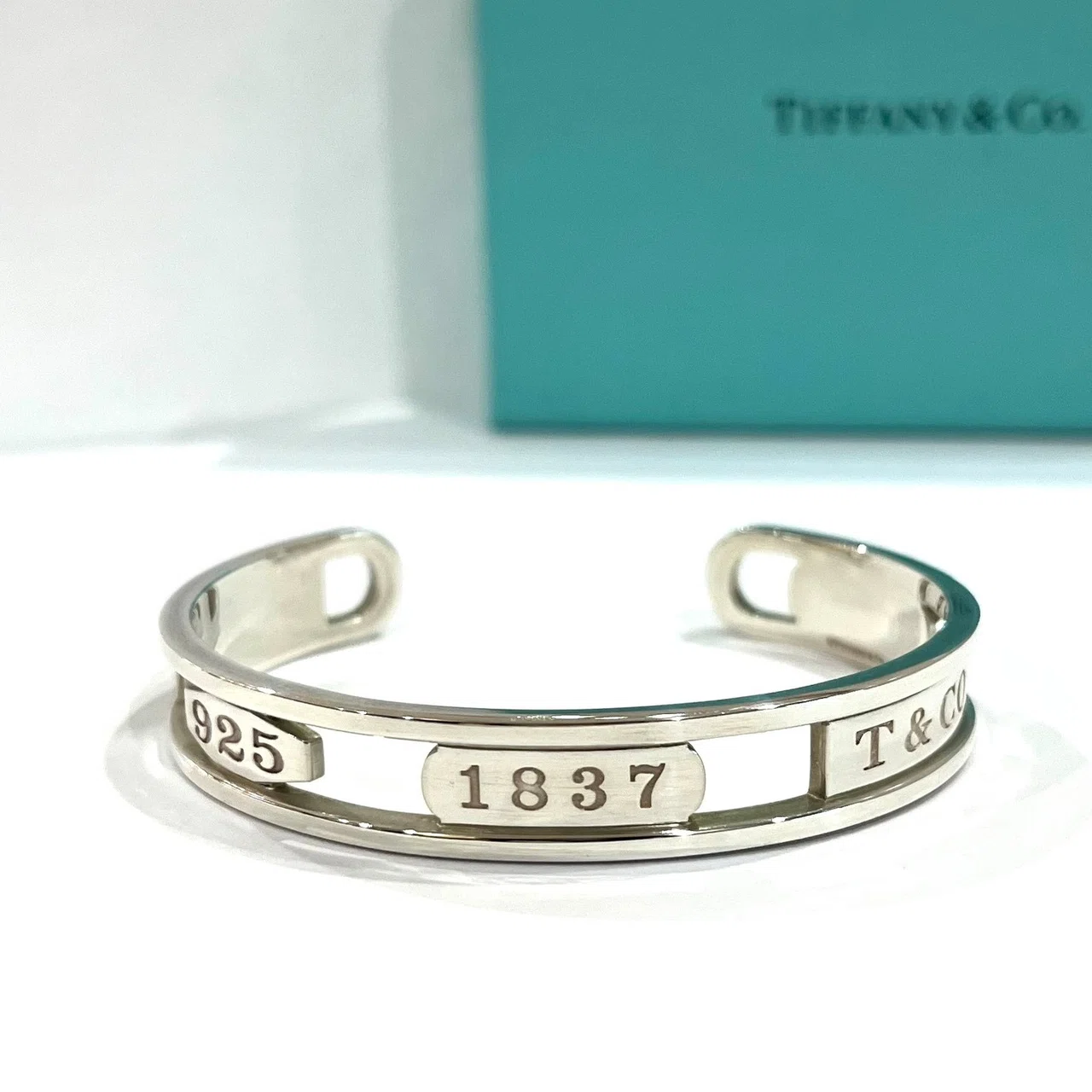 TIFFANY&CO.】写真掲載多数！メンズ層人気拡大中！静かな輝きが手元を 
