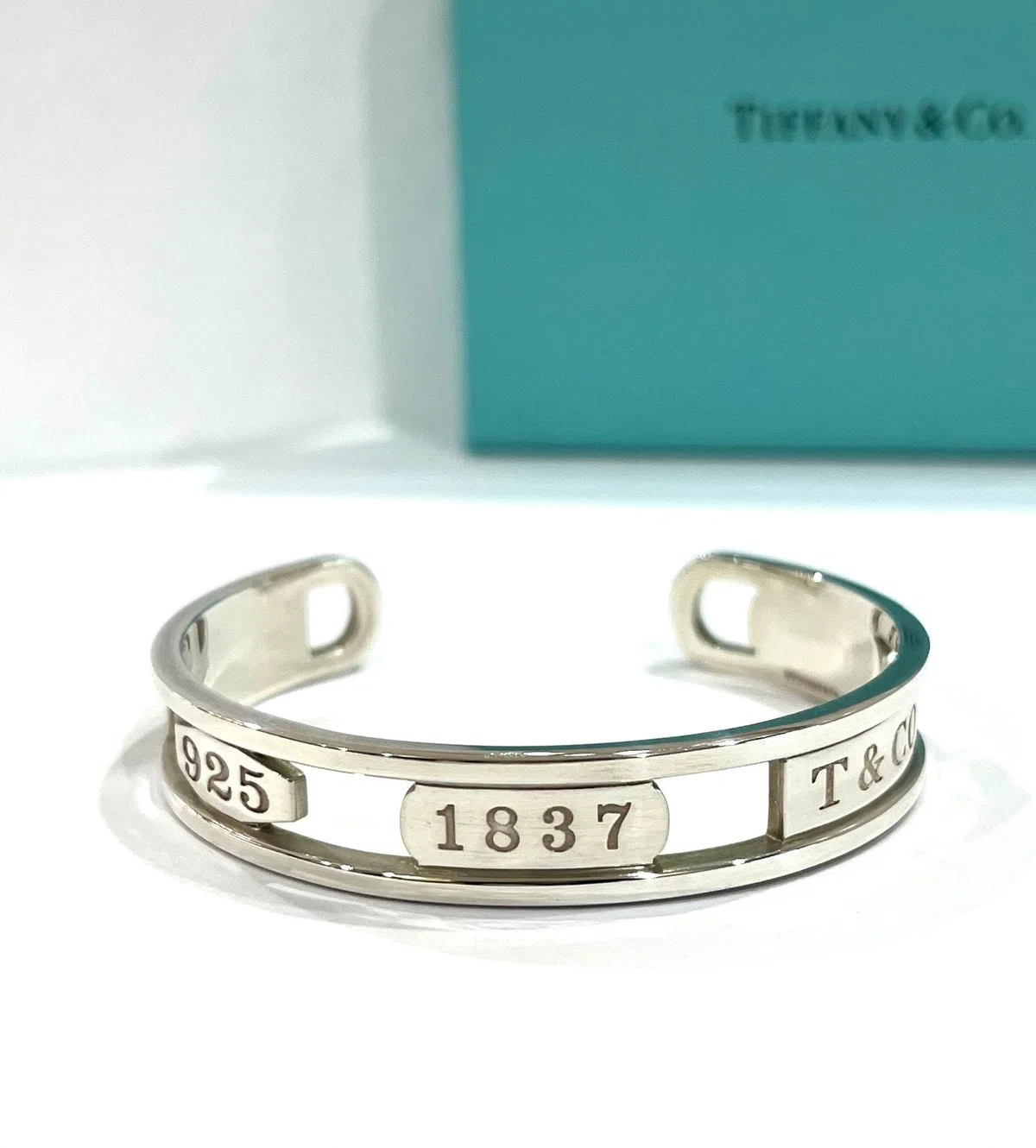TIFFANY&CO.】写真掲載多数！メンズ層人気拡大中！静かな輝きが手元を 