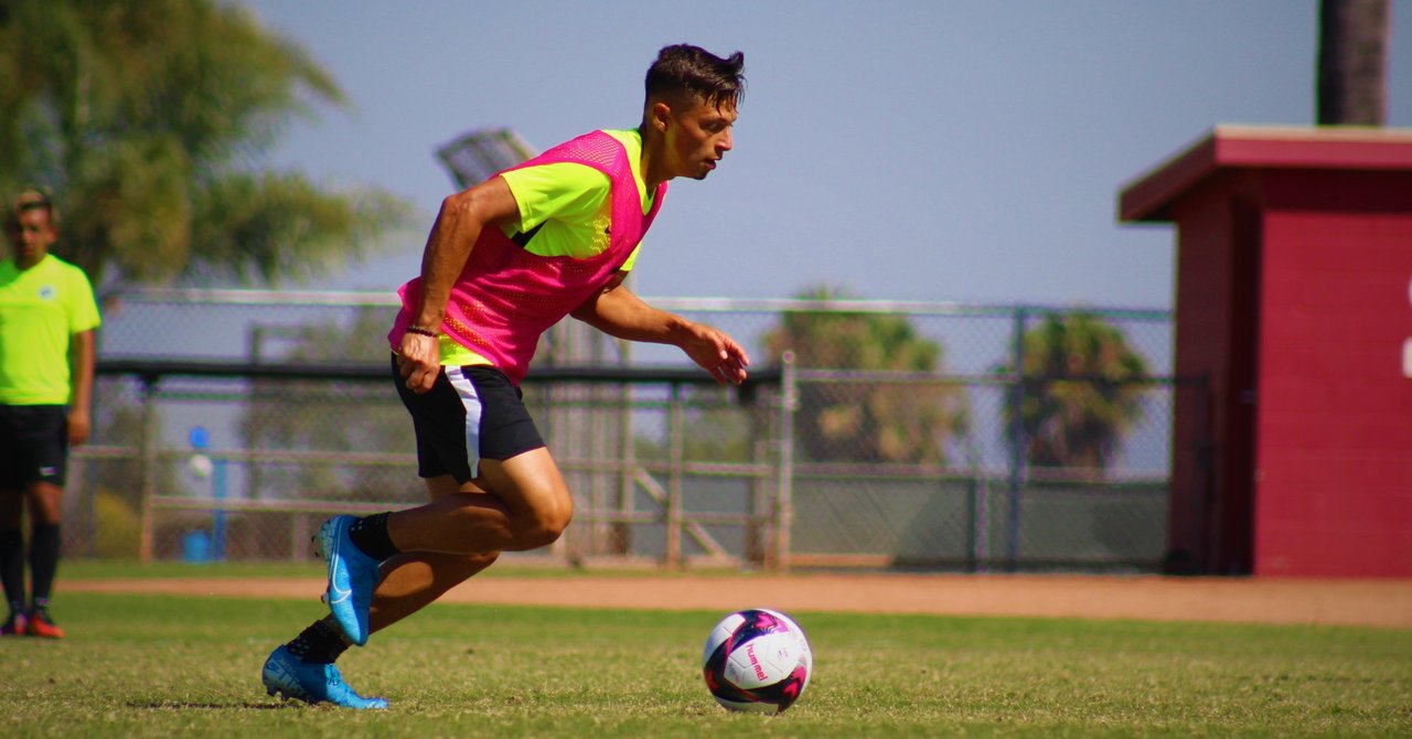 フットボールのダイヤモンド オフェンスにおける攻撃サポートの構造化 33 フットサル1 基本的な動きと戦術的な動き 坂本 圭 フットボール進化大学 Note